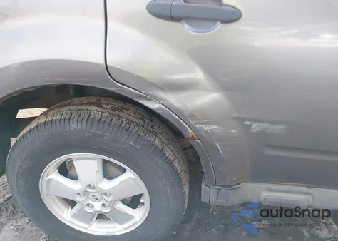 2011 Ford Escape Xls z USA, uszkodzony, nr VIN 1FMCU9C75BKA50667